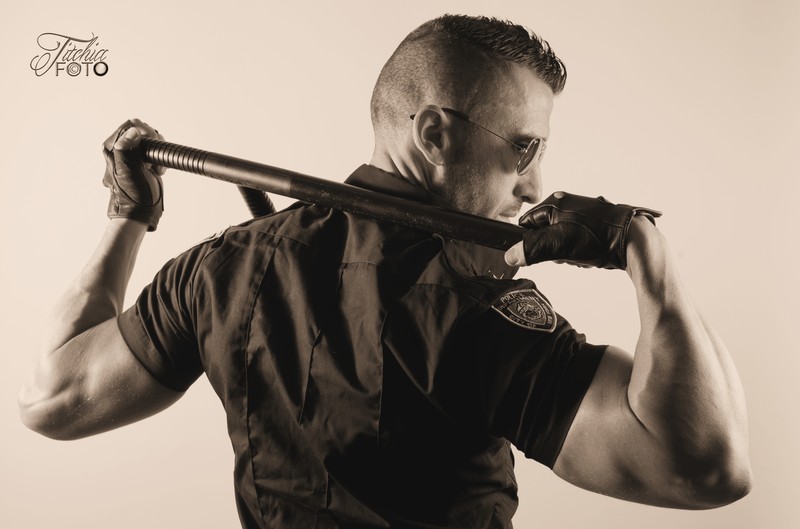 Fabio chippendale costume policier show thème Marseille PACA